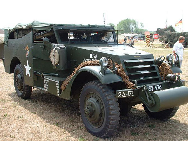 véhicules militaires